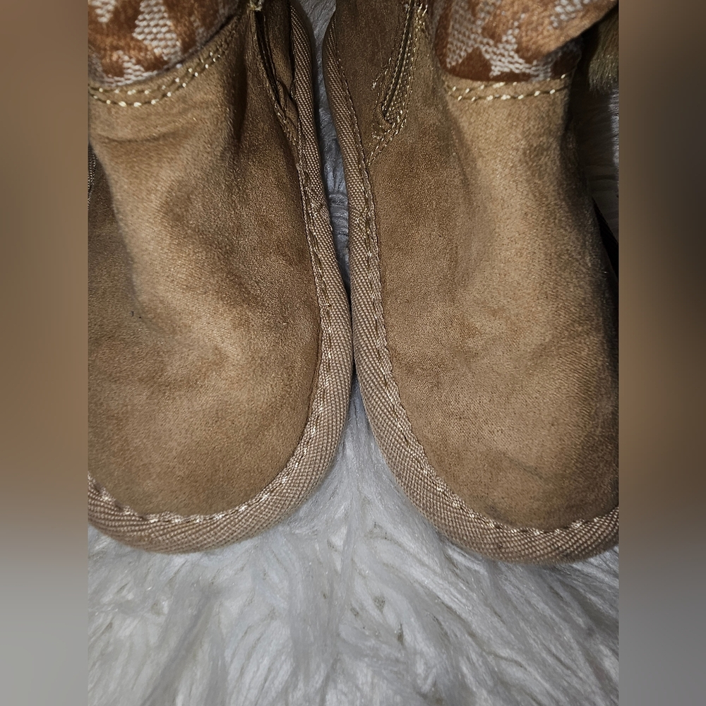 Michael Kors Toddler Boots suede with fur inside beige/ pompoms . Toddler sz. 10